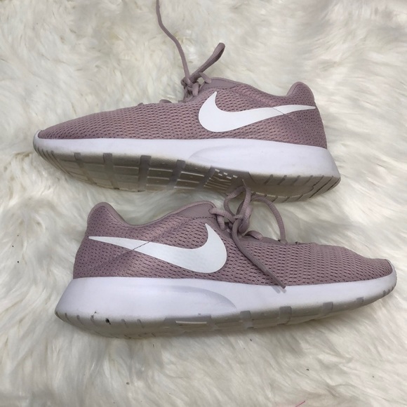 Nike Shoes - Nike women’s pink and white tennis shoe size 10